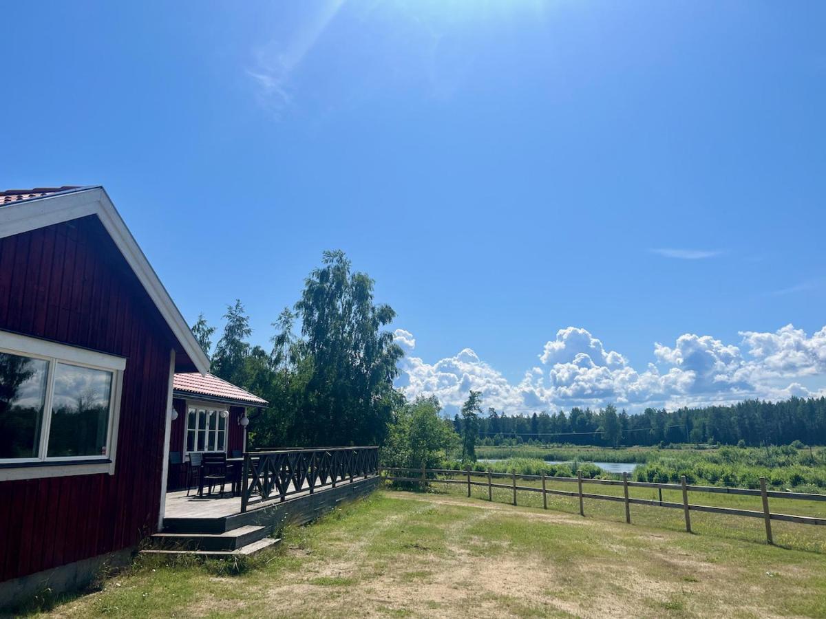 ÖsthammarIdylliskt Hus Med Sjoeutsikt.别墅 外观 照片
