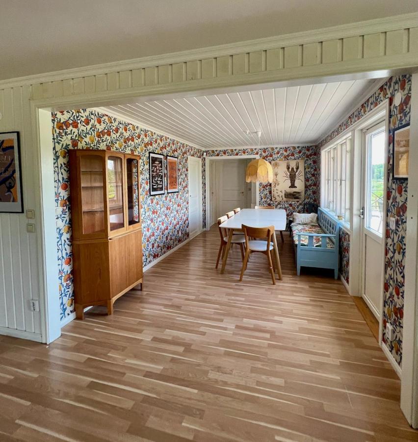 ÖsthammarIdylliskt Hus Med Sjoeutsikt.别墅 外观 照片