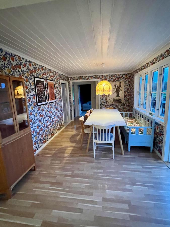 ÖsthammarIdylliskt Hus Med Sjoeutsikt.别墅 外观 照片