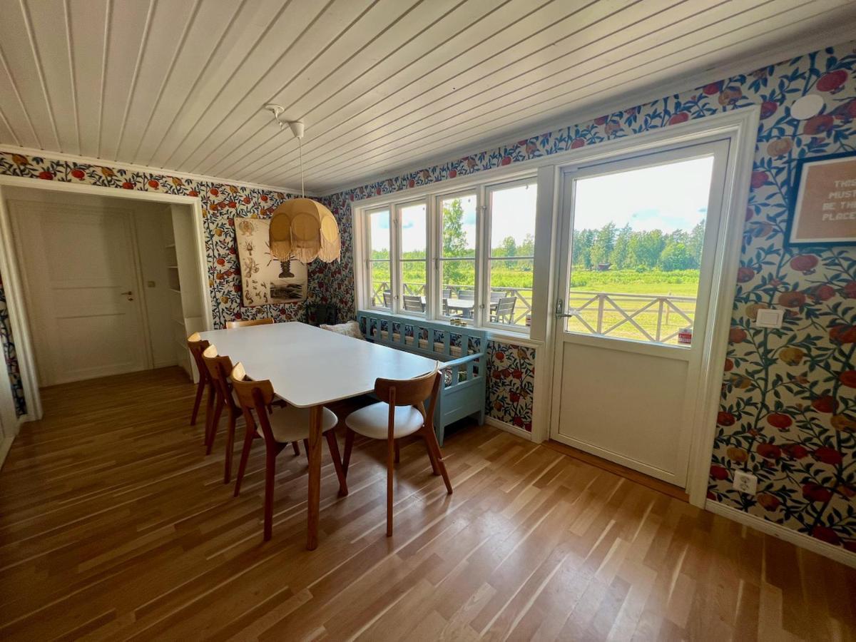 ÖsthammarIdylliskt Hus Med Sjoeutsikt.别墅 外观 照片